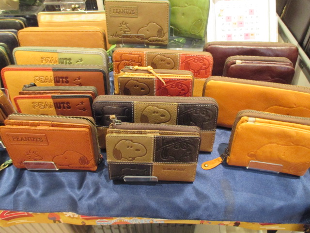 スヌーピー革財布