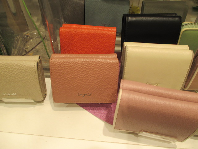 Ungrid　牛革三つ折りミニ財布