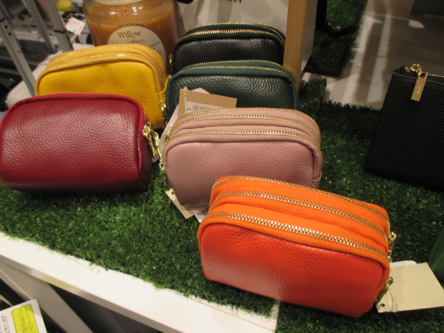 レザー三層ポーチ