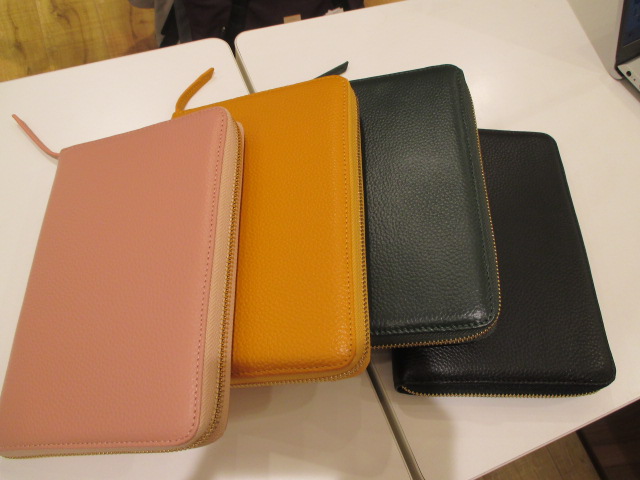 牛革マルチケース