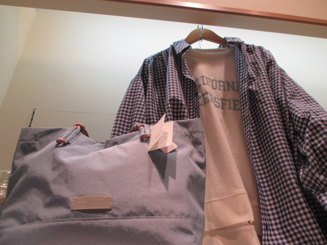 新作チェックシャツ