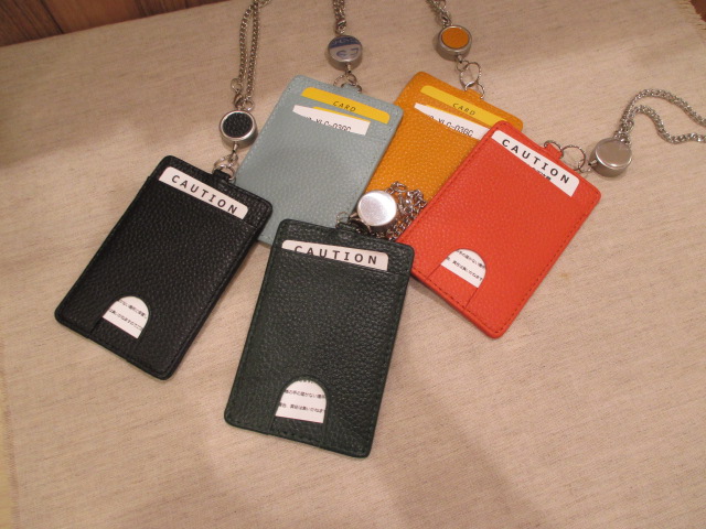 リールつきパスケース