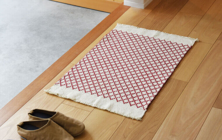 スタンダードデザインの洗える手織りマット